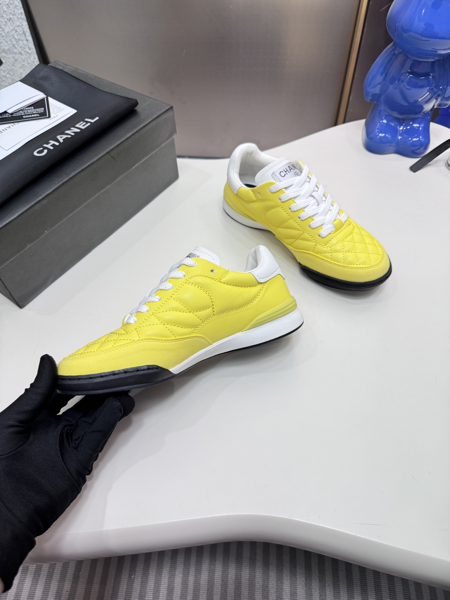 C style Round toe diamond pattern white shoes Casual shoes