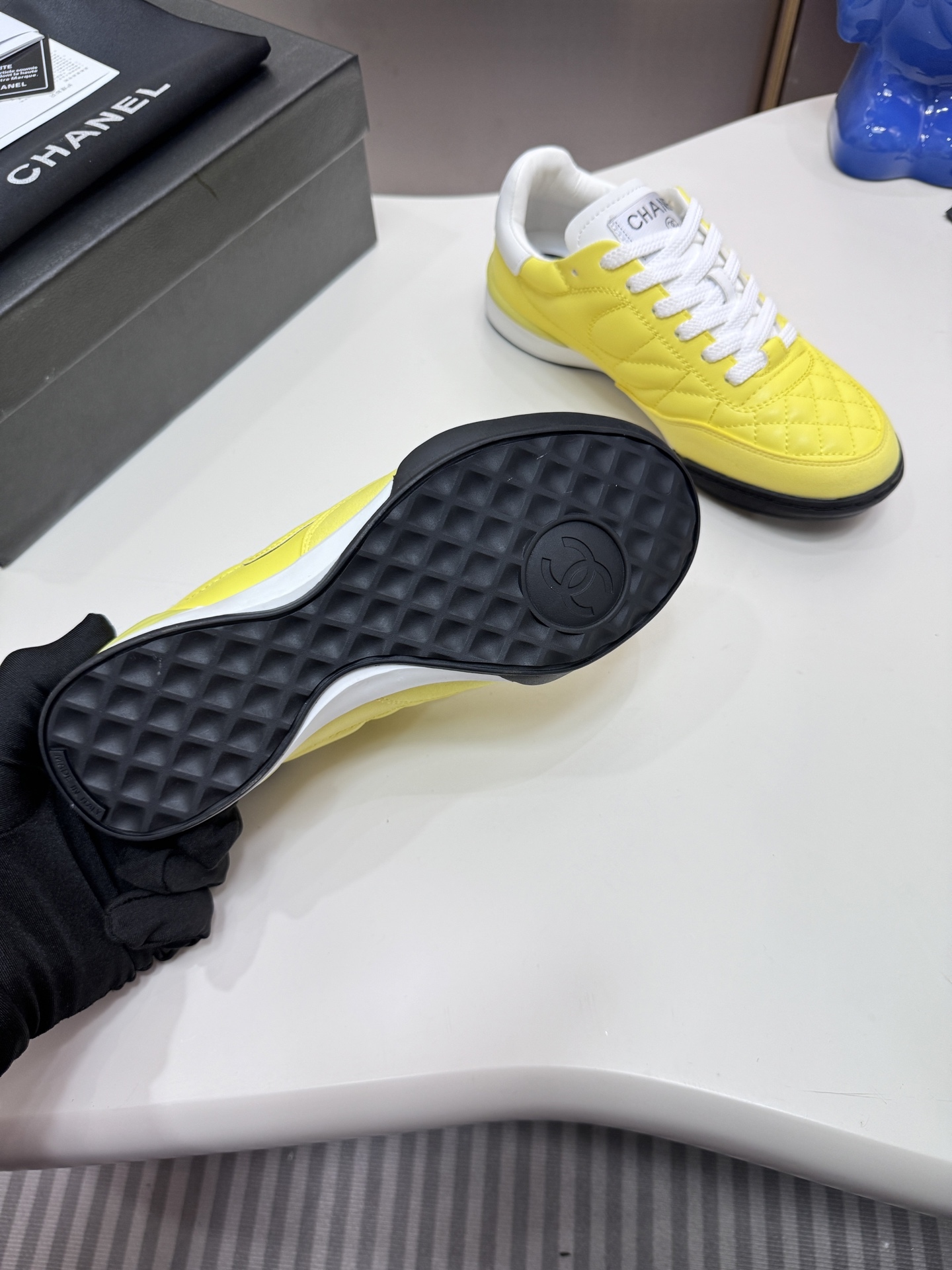 C style Round toe diamond pattern white shoes Casual shoes