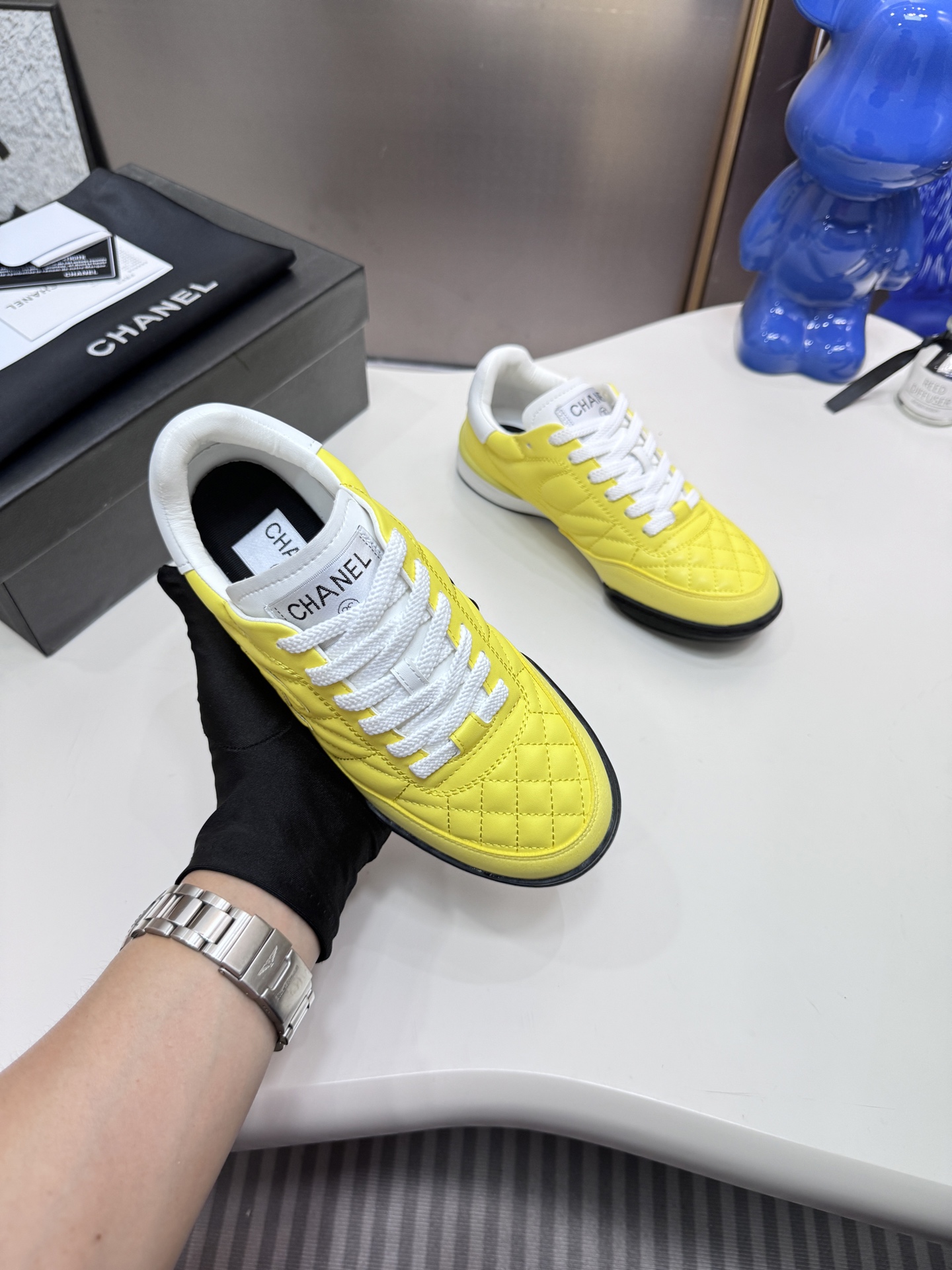 C style Round toe diamond pattern white shoes Casual shoes