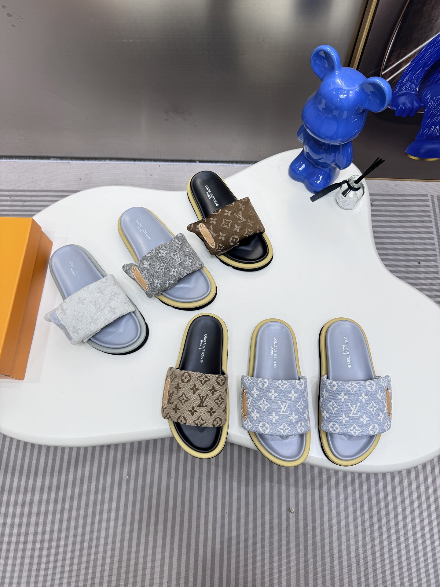 D style Velcro flat slippers