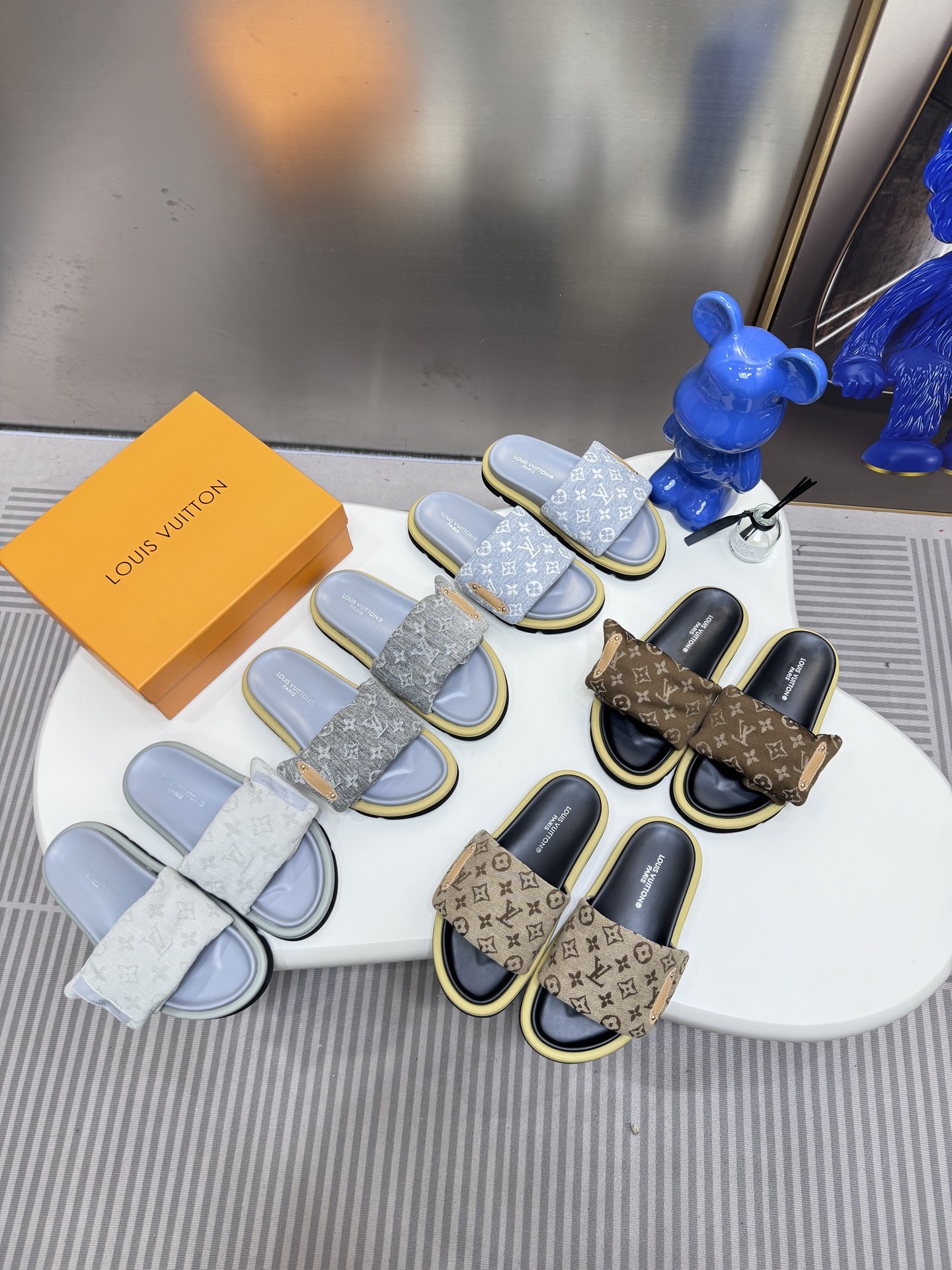 D style Velcro flat slippers