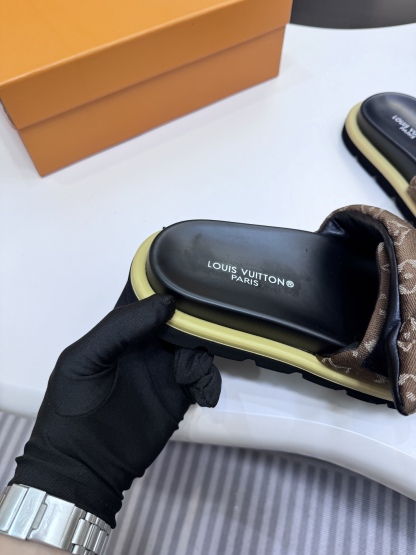 D style Velcro flat slippers