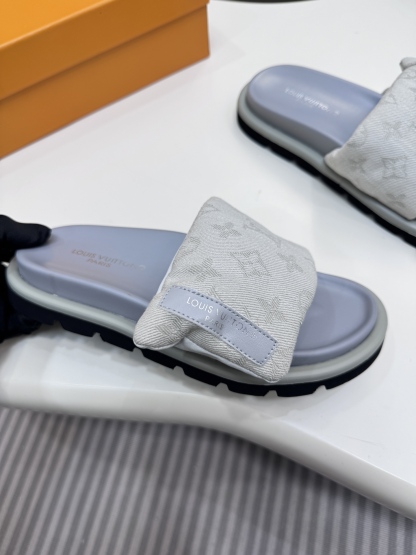 D style Velcro flat slippers