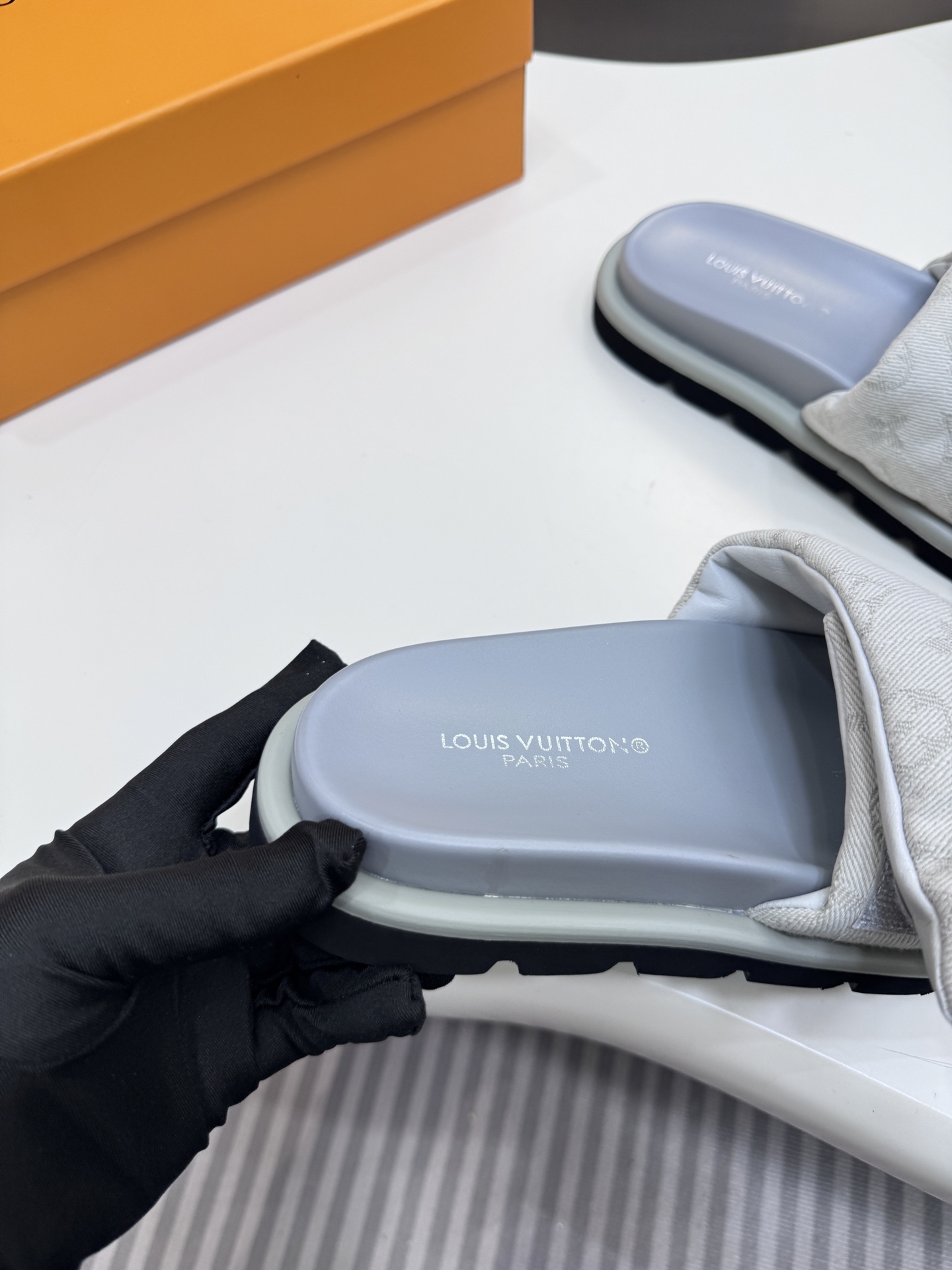 D style Velcro flat slippers