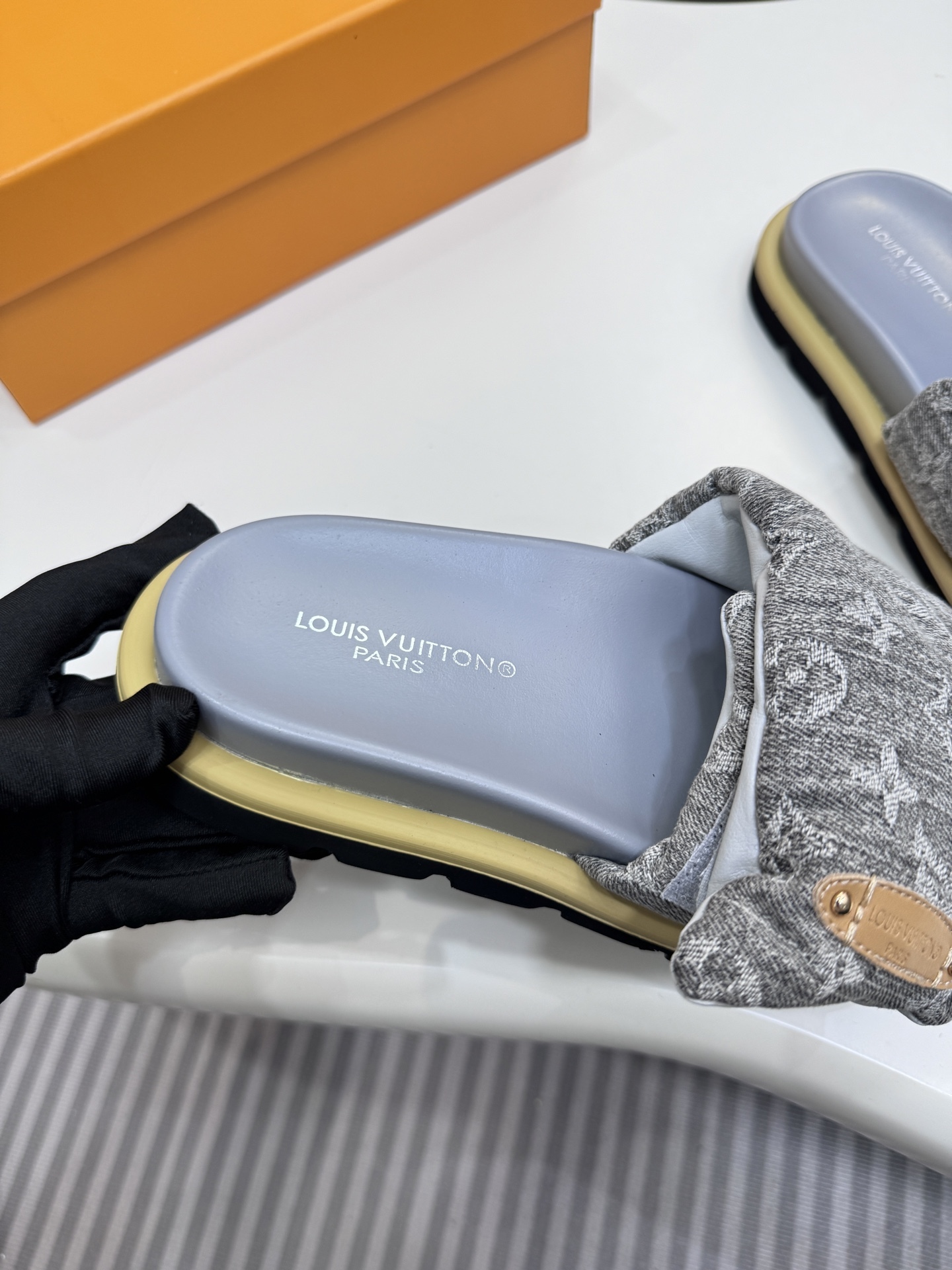 D style Velcro flat slippers