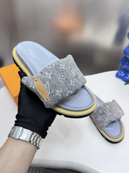 D style Velcro flat slippers