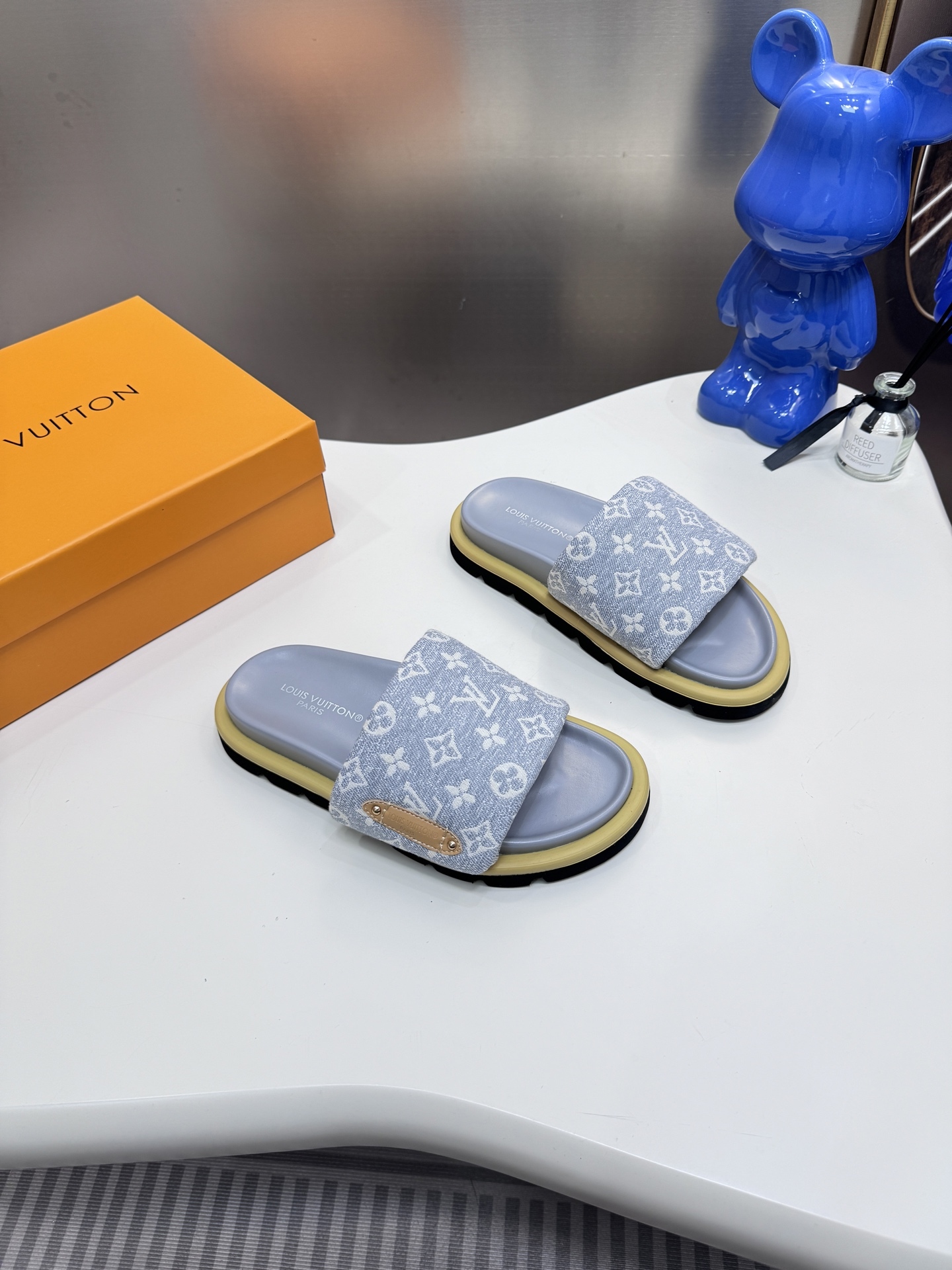 D style Velcro flat slippers