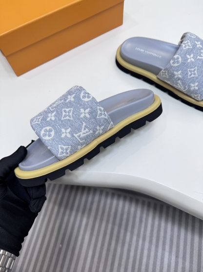 D style Velcro flat slippers