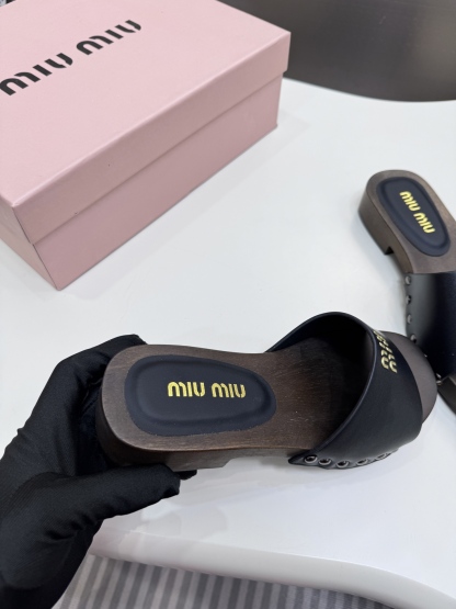 M style Roman style beach sandals