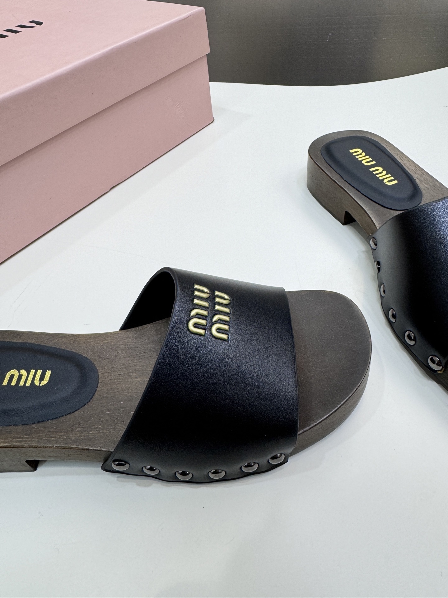 M style Roman style beach sandals