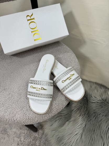 D style Hollow flat slippers