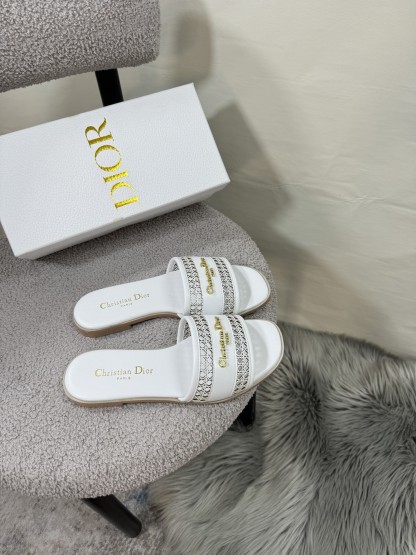 D style Hollow flat slippers