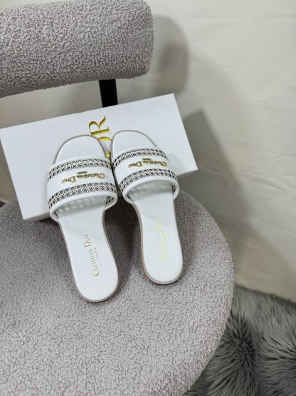 D style Hollow flat slippers