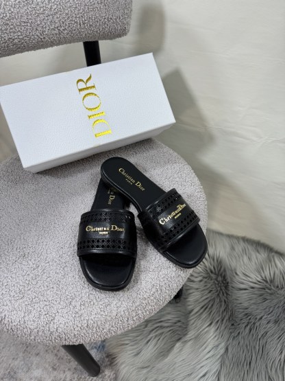 D style Hollow flat slippers