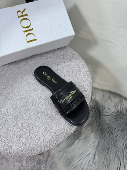 D style Hollow flat slippers