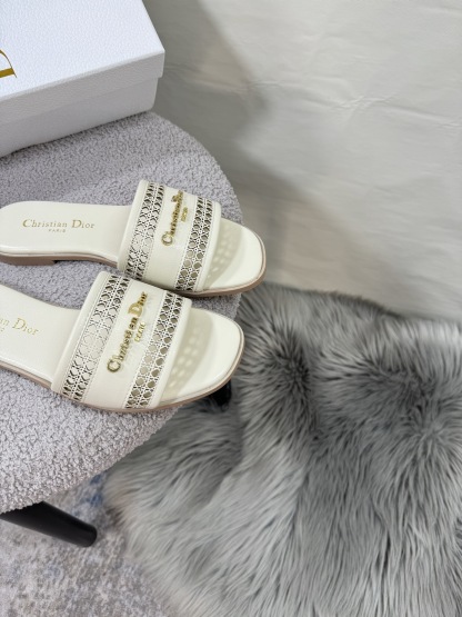 D style Hollow flat slippers