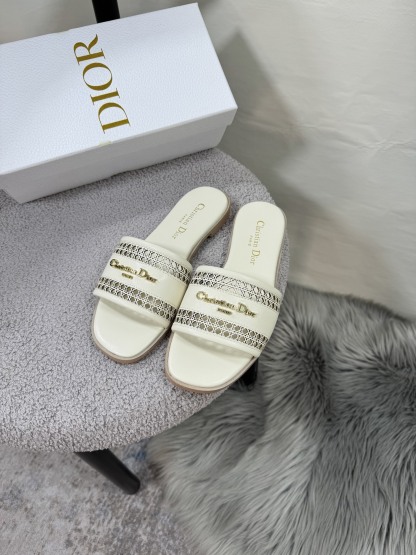 D style Hollow flat slippers
