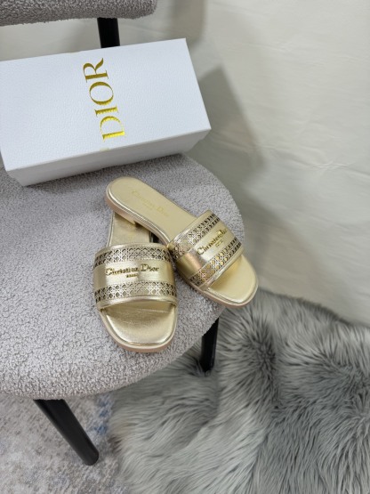 D style Hollow flat slippers