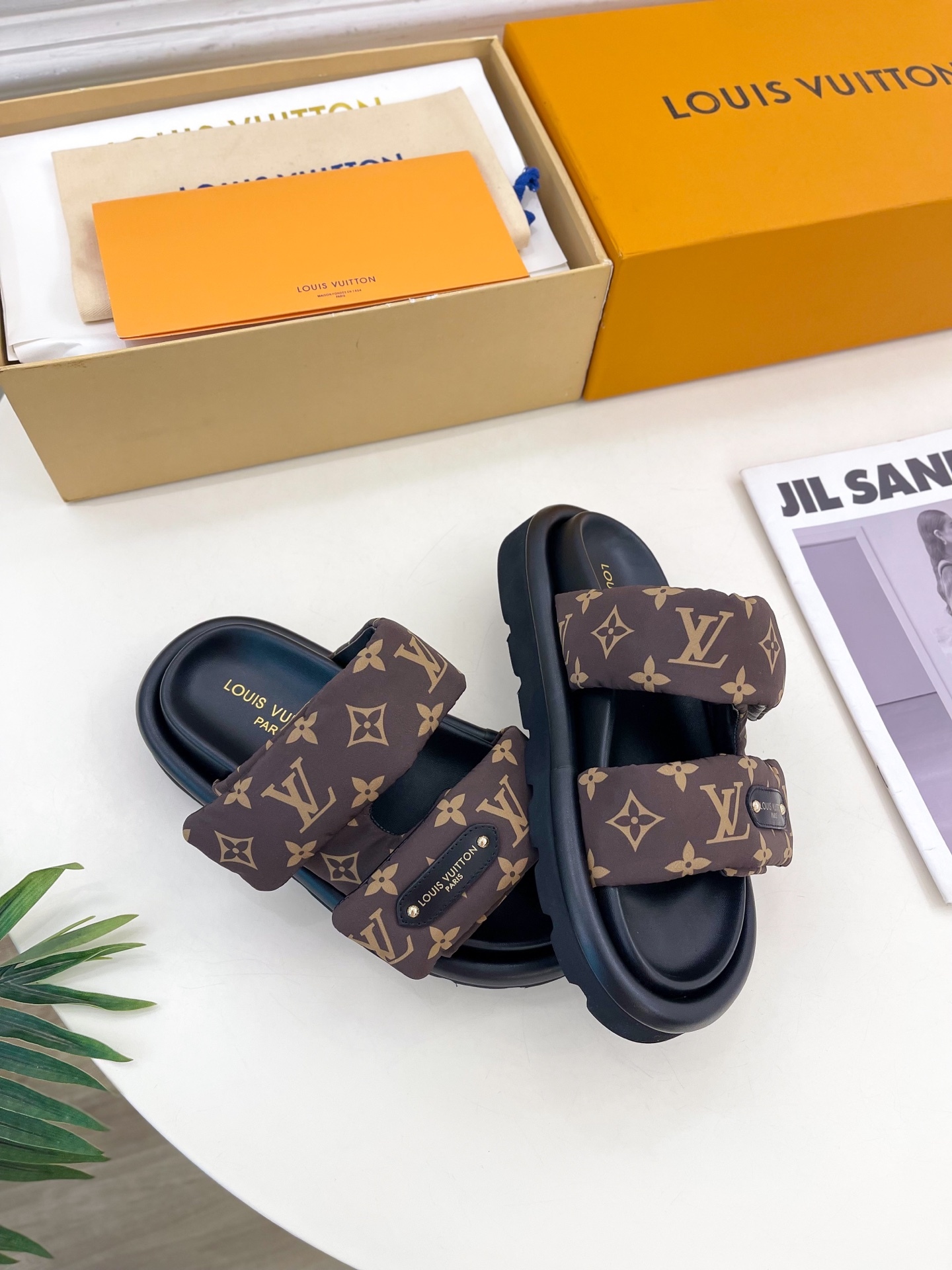 L style Velcro Slippers