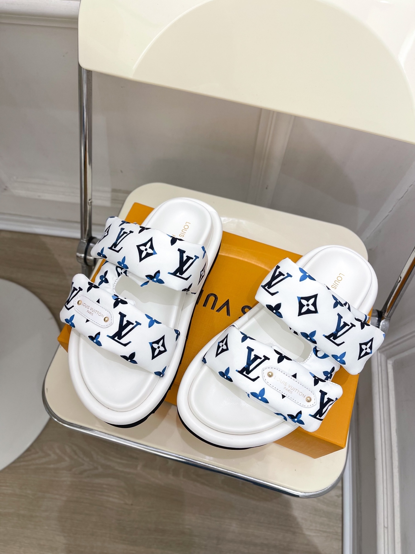 L style Velcro Slippers