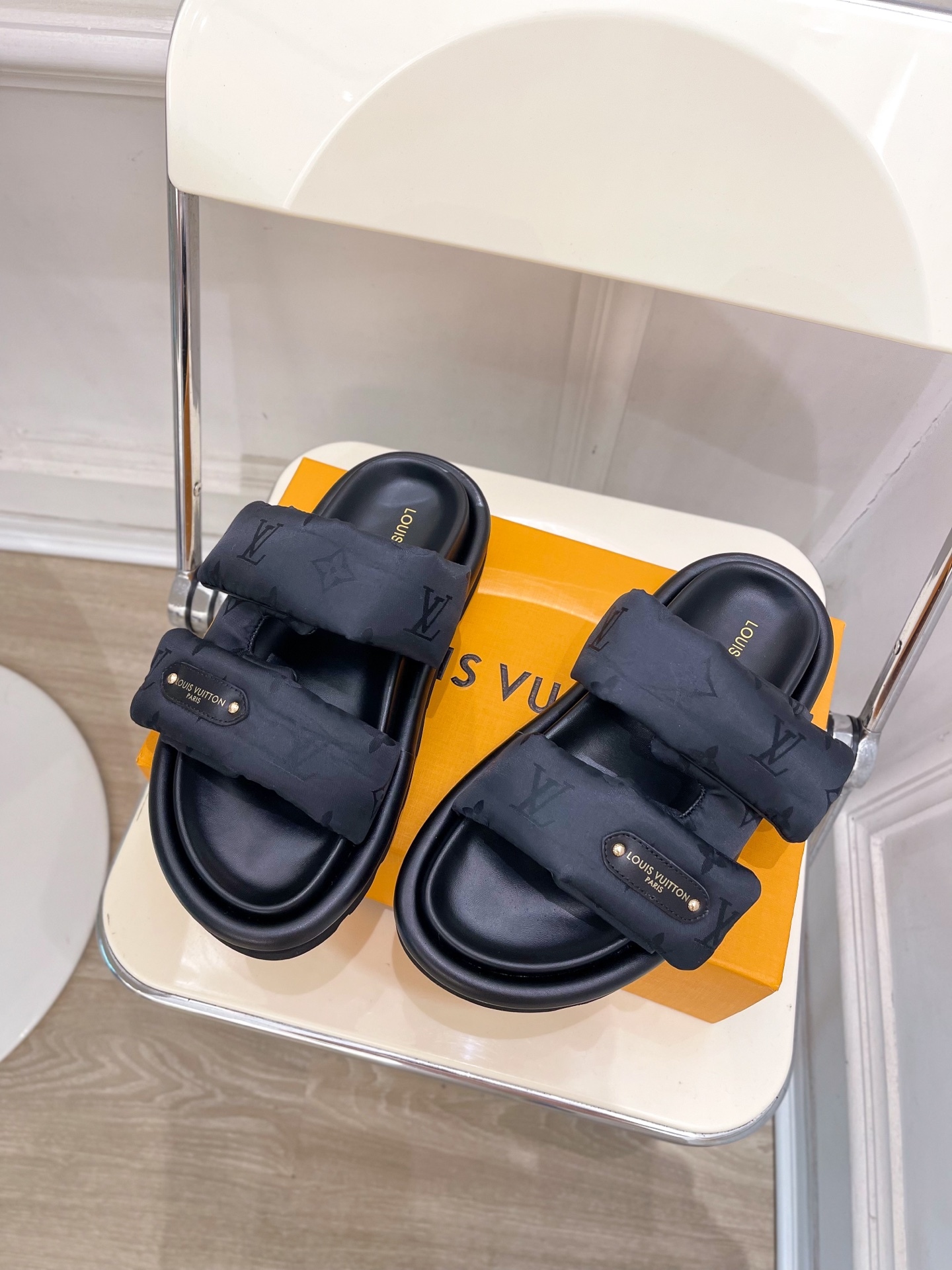 L style Velcro Slippers