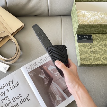 G style Couples slippers, beach slippers, flat slippers