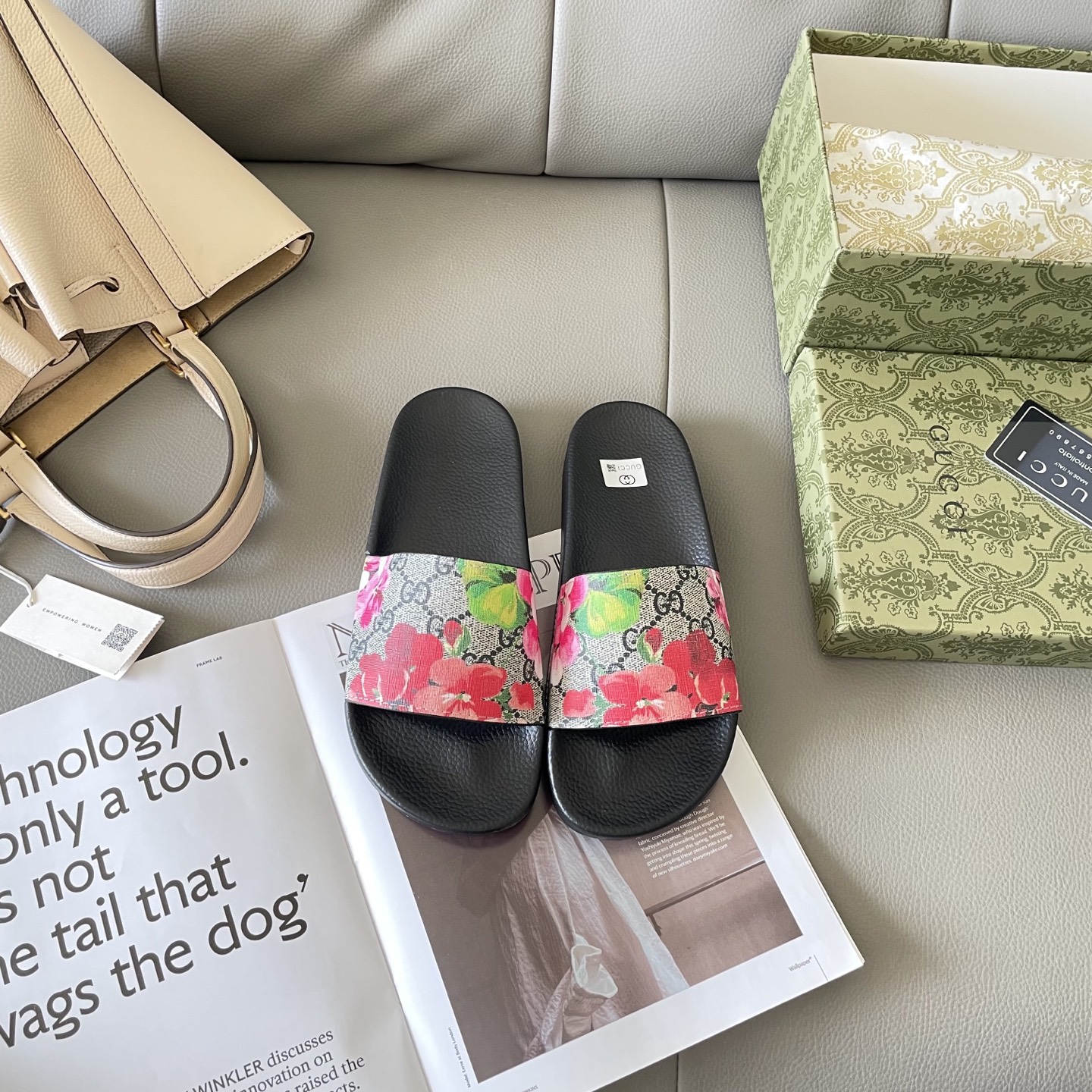 G style Couples slippers, beach slippers, flat slippers