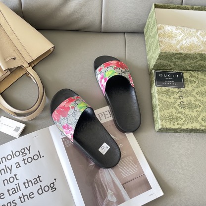 G style Couples slippers, beach slippers, flat slippers