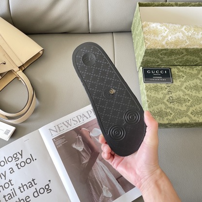 G style Couples slippers, beach slippers, flat slippers