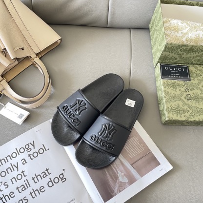 G style Couples slippers, beach slippers, flat slippers