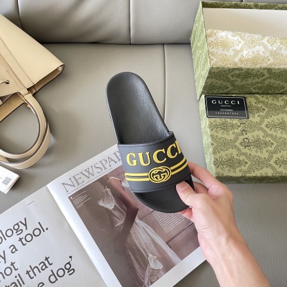 G style Couples slippers, beach slippers, flat slippers