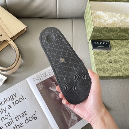 G style Couples slippers, beach slippers, flat slippers