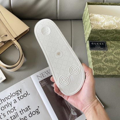 G style Couples slippers, beach slippers, flat slippers