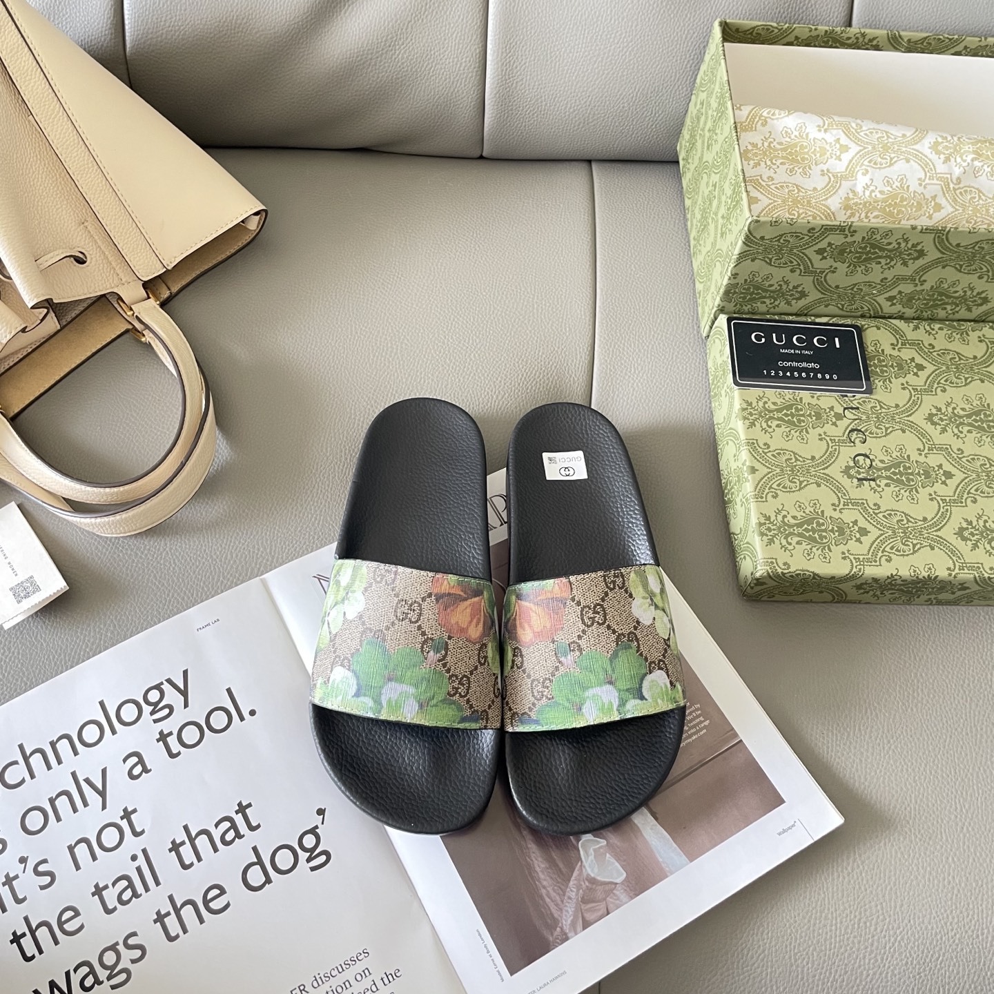 G style Couples slippers, beach slippers, flat slippers