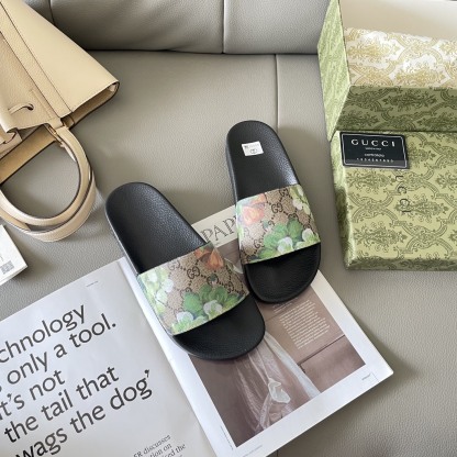 G style Couples slippers, beach slippers, flat slippers