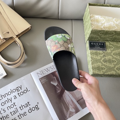 G style Couples slippers, beach slippers, flat slippers