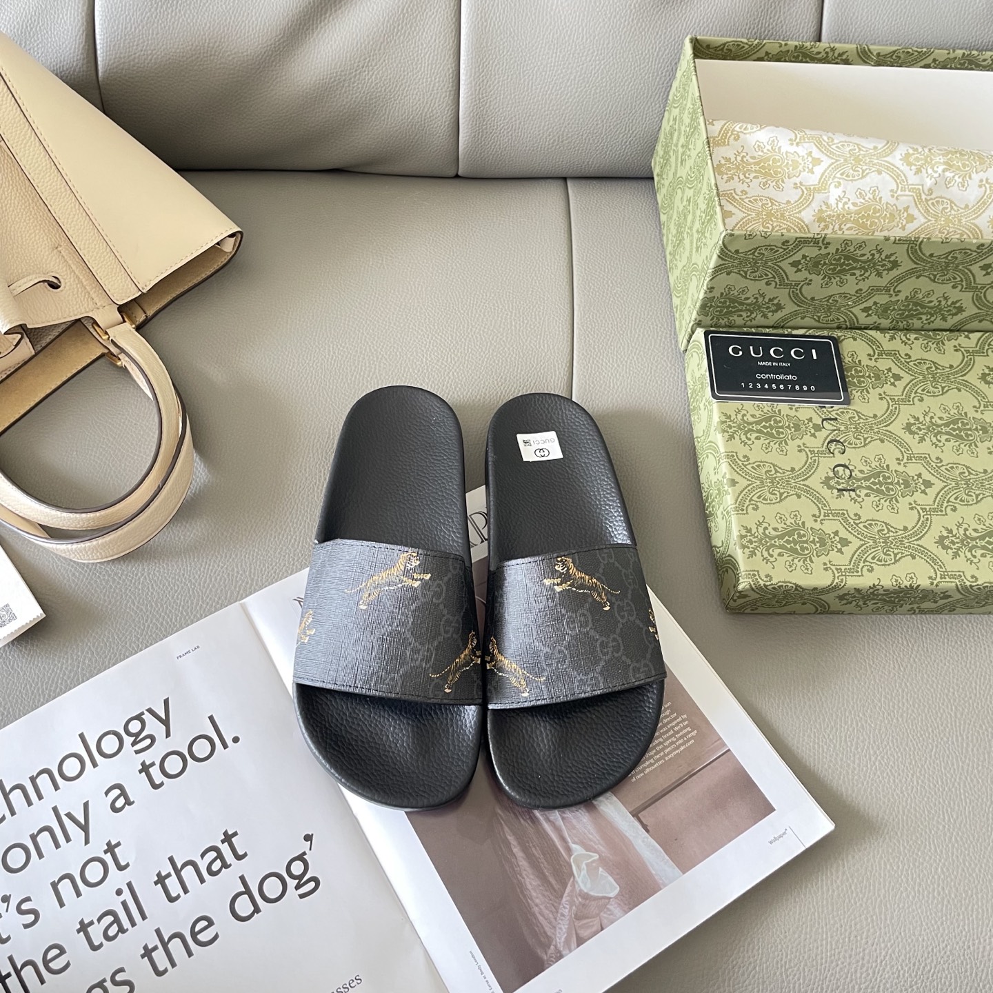 G style Couples slippers, beach slippers, flat slippers