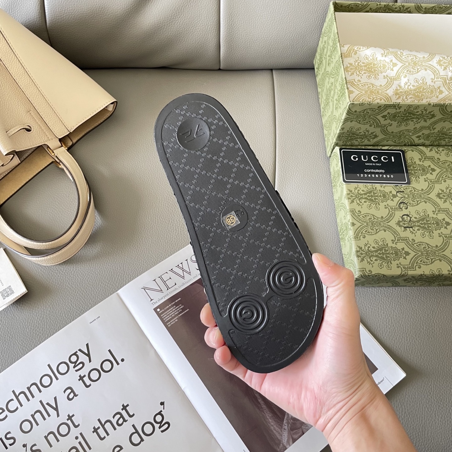 G style Couples slippers, beach slippers, flat slippers