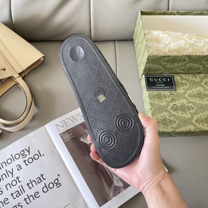 G style Couples slippers, beach slippers, flat slippers