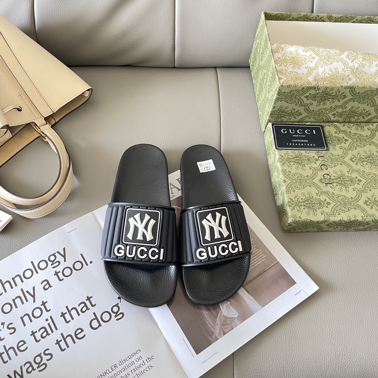 G style Couples slippers, beach slippers, flat slippers