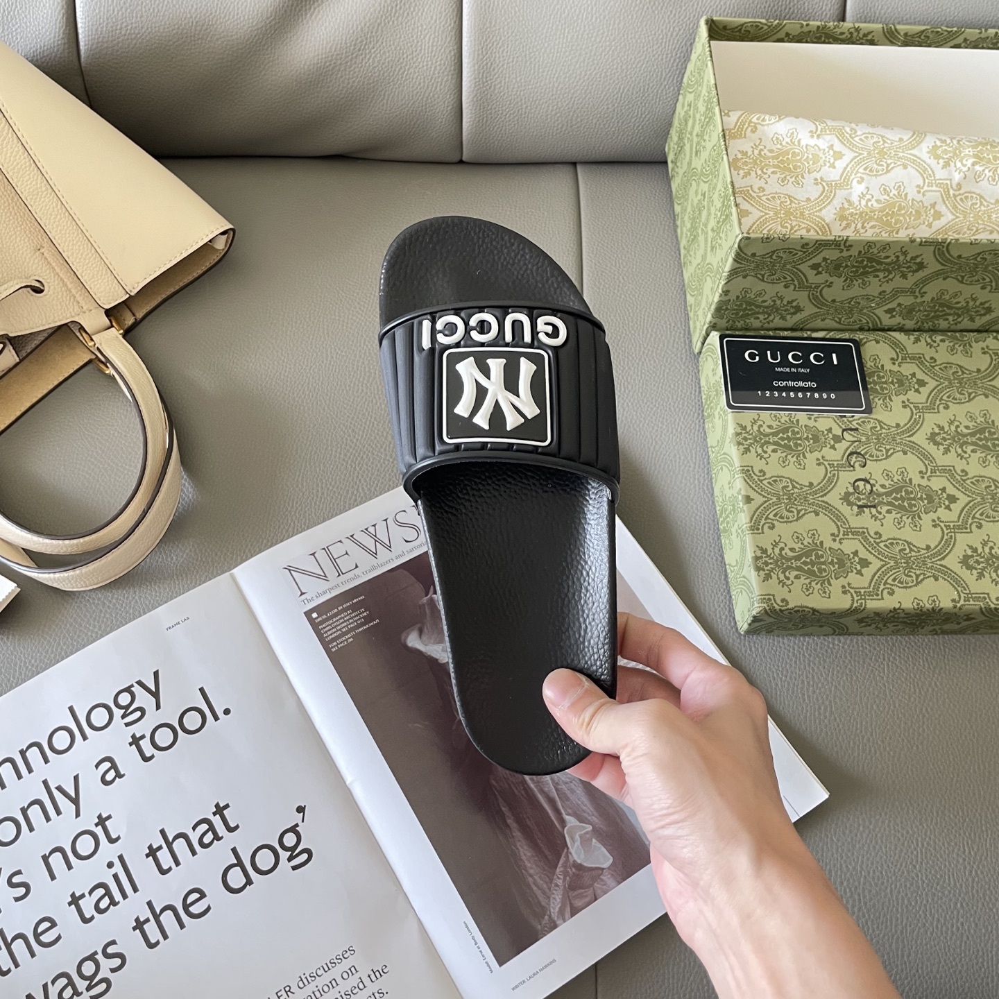 G style Couples slippers, beach slippers, flat slippers