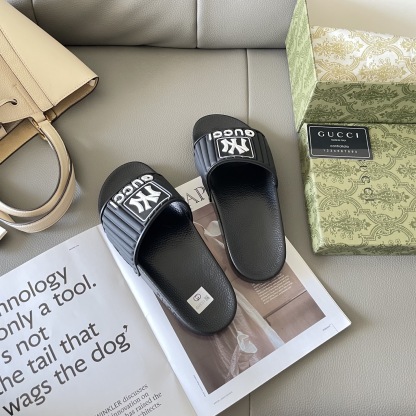 G style Couples slippers, beach slippers, flat slippers