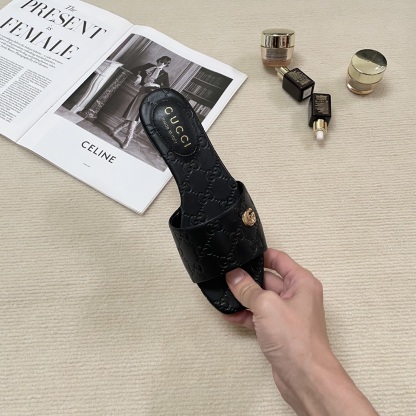 G style Embossed flat slippers Casual sandals