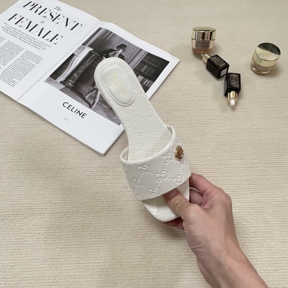 G style Embossed flat slippers Casual sandals