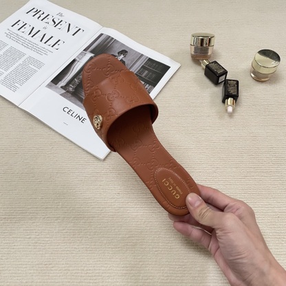 G style Embossed flat slippers Casual sandals