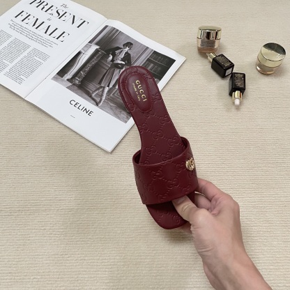 G style Embossed flat slippers Casual sandals