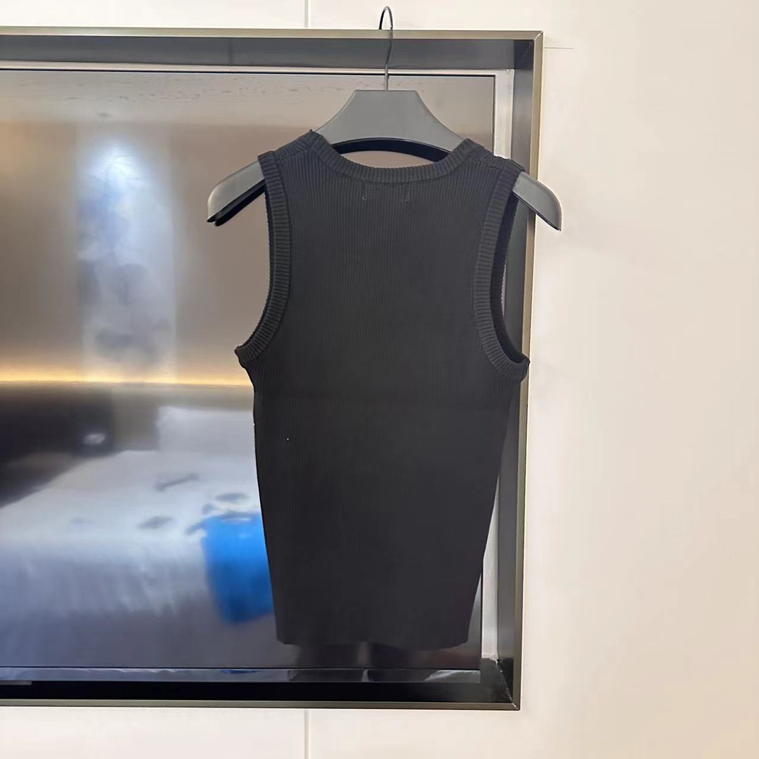 L style logo embroidered vest