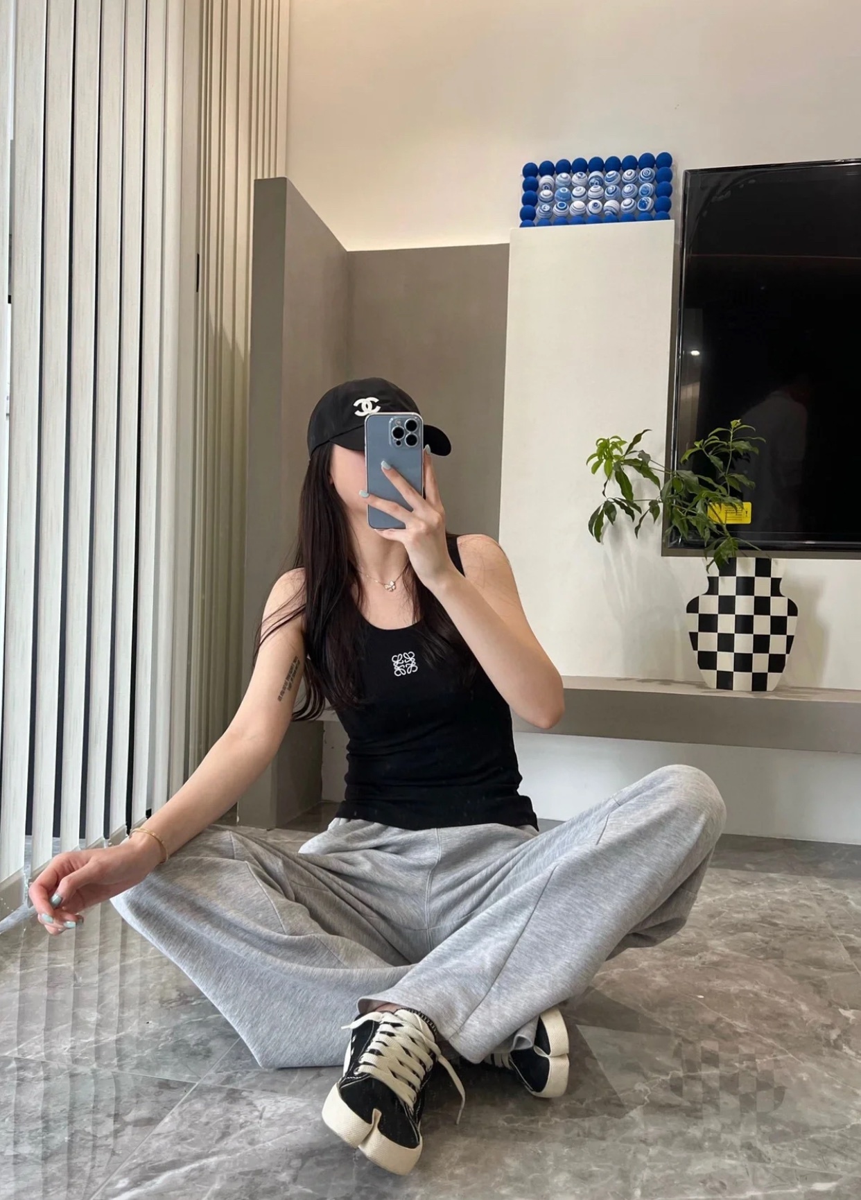 L style logo embroidered vest