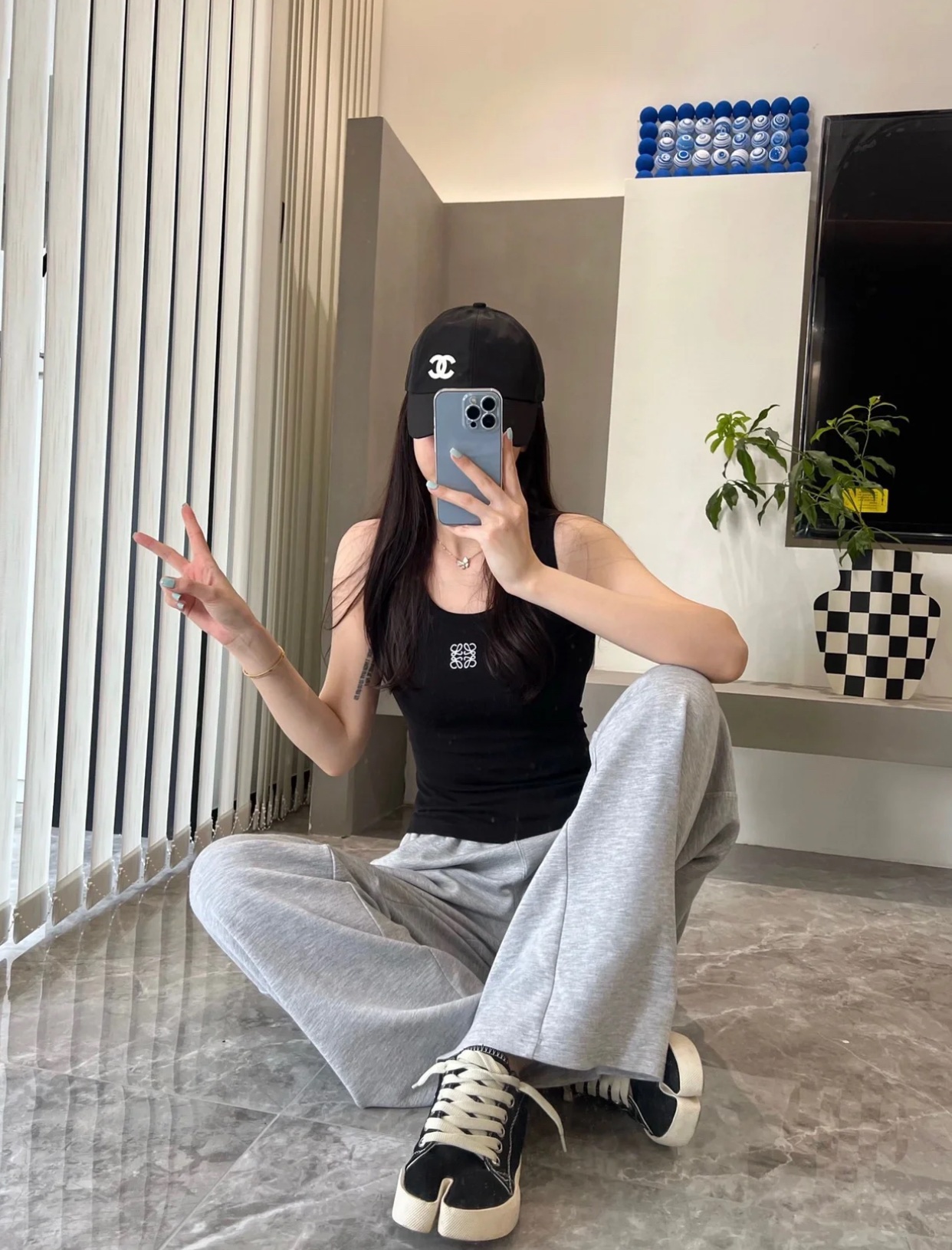 L style logo embroidered vest