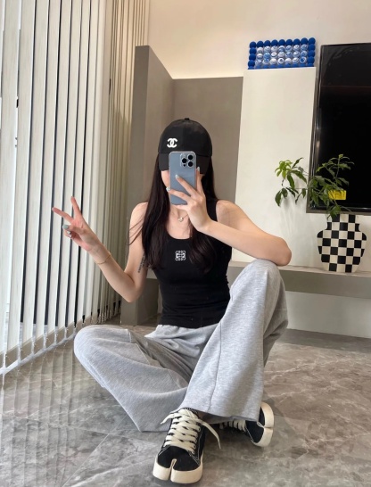 L style logo embroidered vest